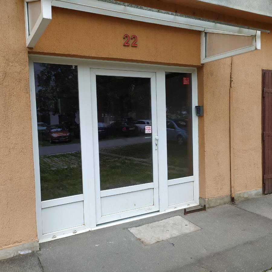Krenusz Vendeghaz. Lägenhet Kaposvár Exteriör bild